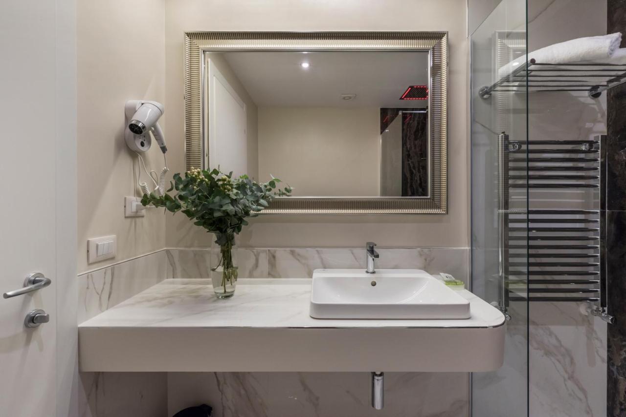 Cavour Suites Guest House روما المظهر الخارجي الصورة